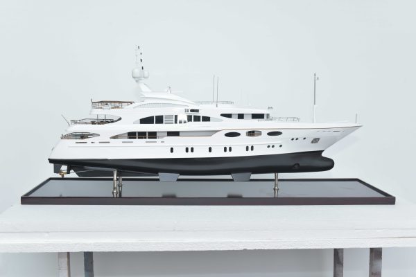 MY Latitude 53m Benette - Image 7