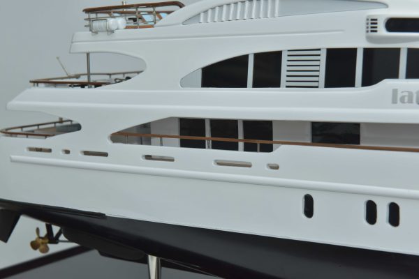 MY Latitude 53m Benette - Image 9