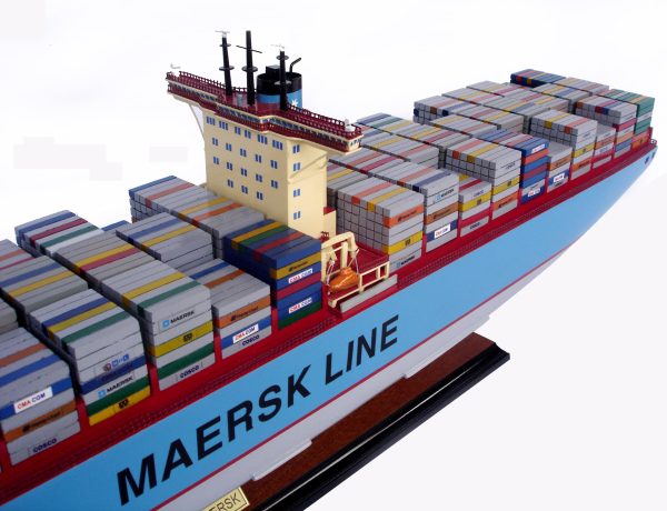 Emma Maersk Model Ship (with lights) - GN - Image 10
