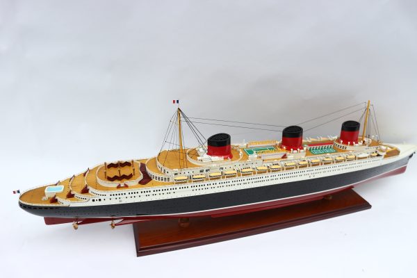 Normandie Special Edition Wooden Model Ship - GN - Image 10