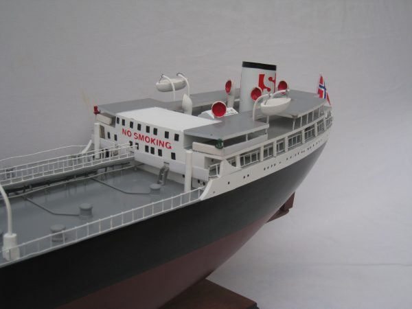 Stolt Sagona Wooden Model Ship - GN - Image 6