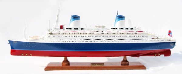 SS Norway (Special Edition) Model Boat - GN - Image 11