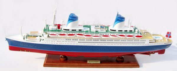 SS Norway (Special Edition) Model Boat - GN - Image 6