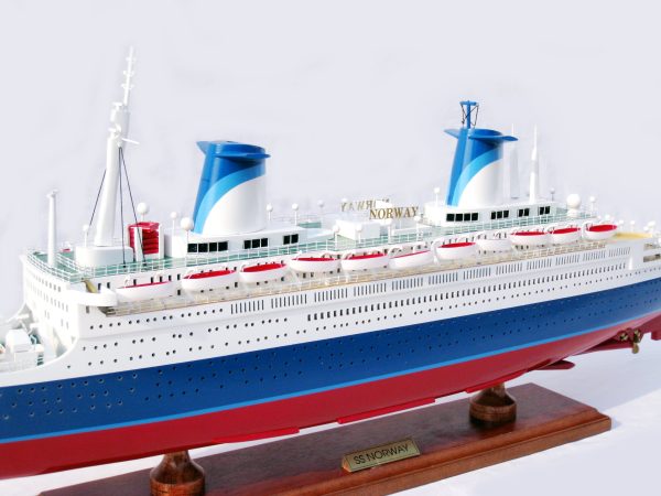 SS Norway (Special Edition) Model Boat - GN - Image 9