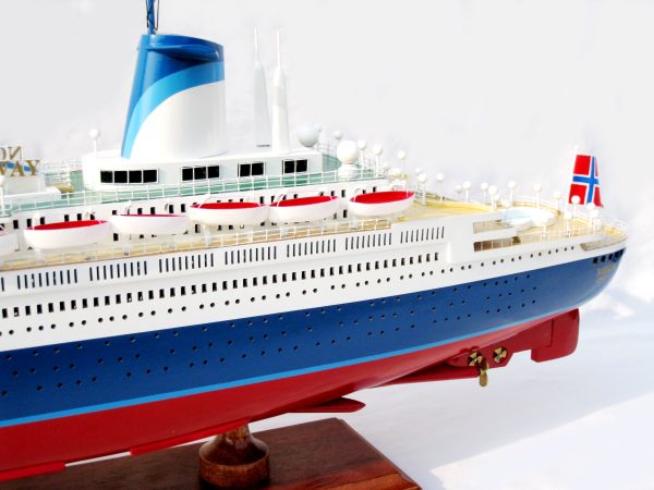SS Norway (Special Edition) Model Boat - GN - Image 8