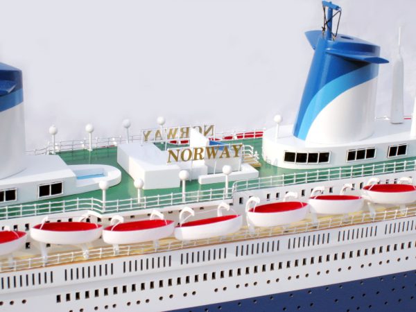 SS Norway (Special Edition) Model Boat - GN - Image 7
