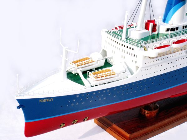 SS Norway (Special Edition) Model Boat - GN - Image 14