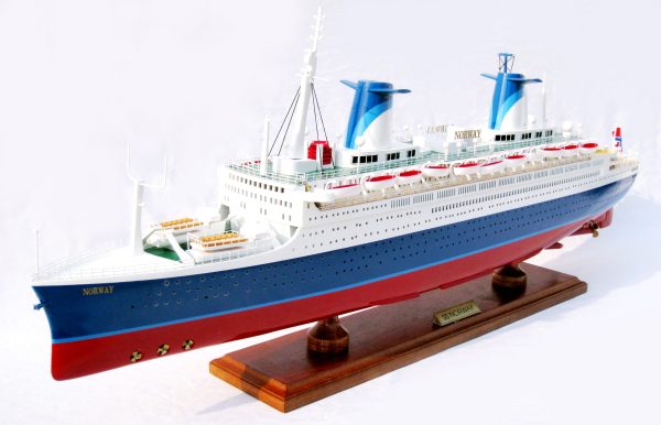 SS Norway (Special Edition) Model Boat - GN - Image 13