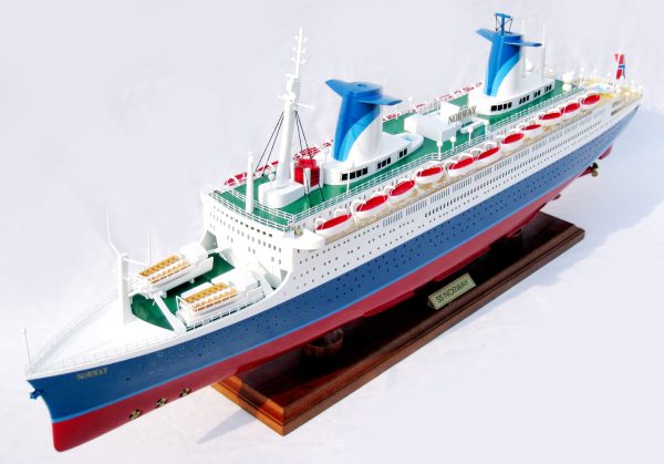 SS Norway (Special Edition) Model Boat - GN - Image 5