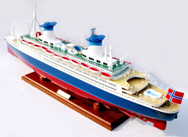SS Norway (Special Edition) Model Boat - GN - Image 4