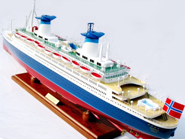 SS Norway (Special Edition) Model Boat - GN - Image 2