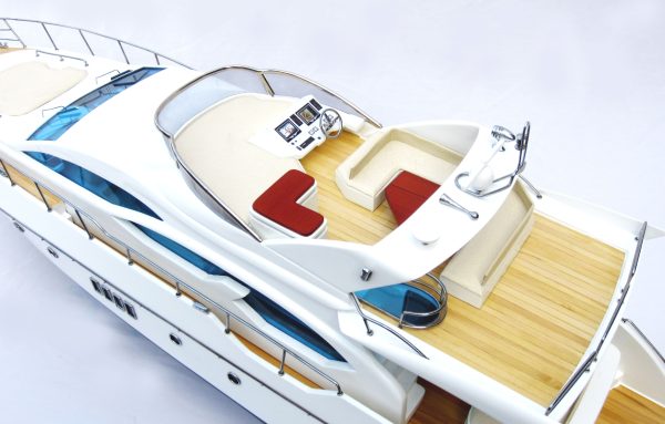 Azimut 64 Flybridge (White Hull) - GN - Image 6