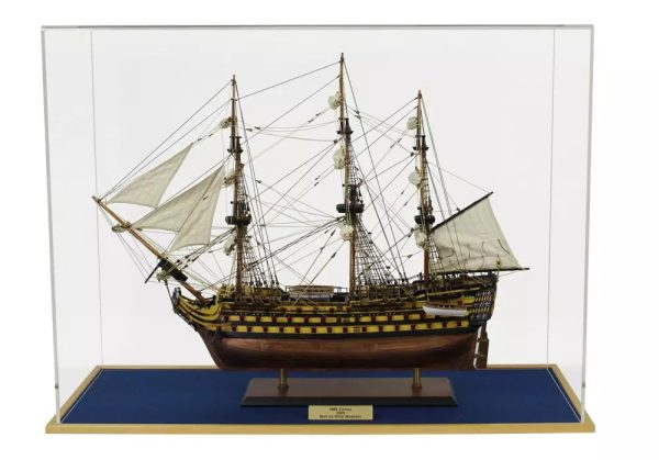 Display Case with base