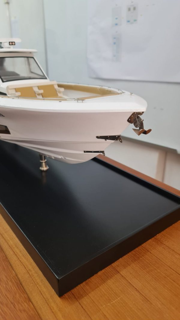 Boston Whaler 420 Model - PSM0032 - Image 14