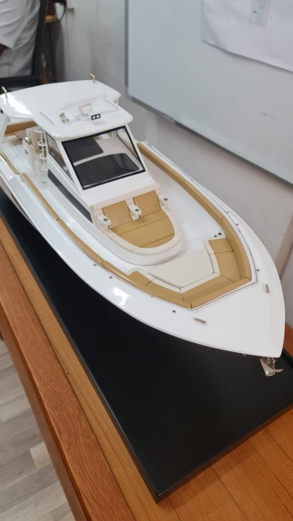 Boston Whaler 420 Model - PSM0032 - Image 15