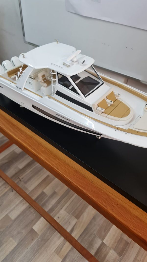 Boston Whaler 420 Model - PSM0032 - Image 16