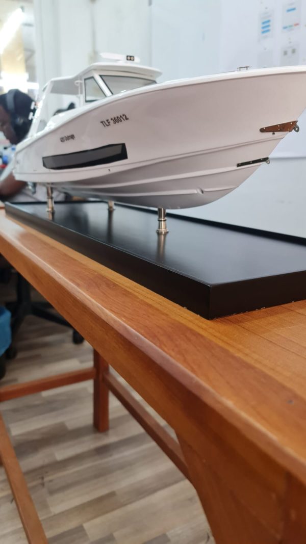 Boston Whaler 420 Model - PSM0032 - Image 17