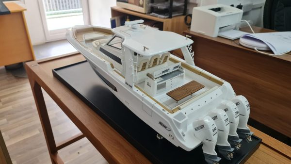 Boston Whaler 420 Model - PSM0032 - Image 7