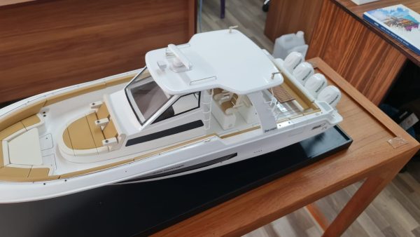 Boston Whaler 420 Model - PSM0032 - Image 9