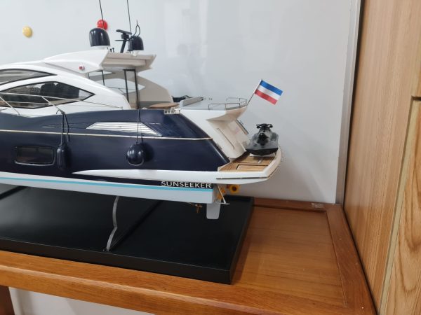 Sunseeker Predator 64 Model Yacht - PSM0037 - Image 11