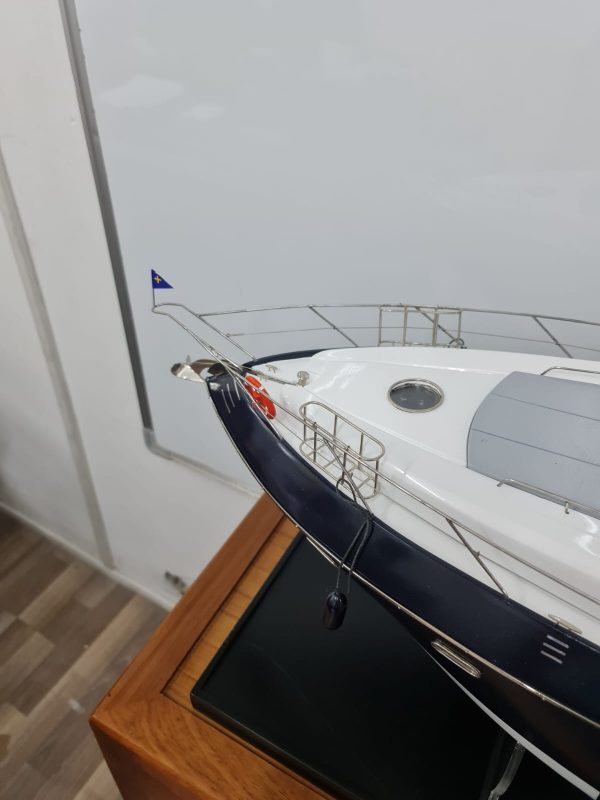 Sunseeker Predator 64 Model Yacht - PSM0037 - Image 12