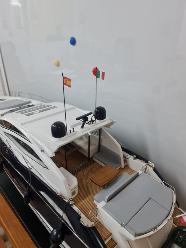 Sunseeker Predator 64 Model Yacht - PSM0037 - Image 14