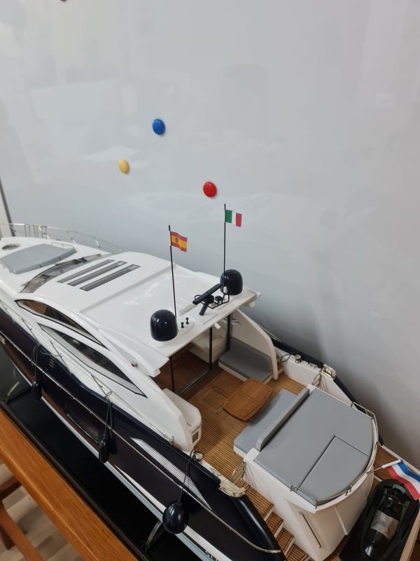 Sunseeker Predator 64 Model Yacht - PSM0037 - Image 18