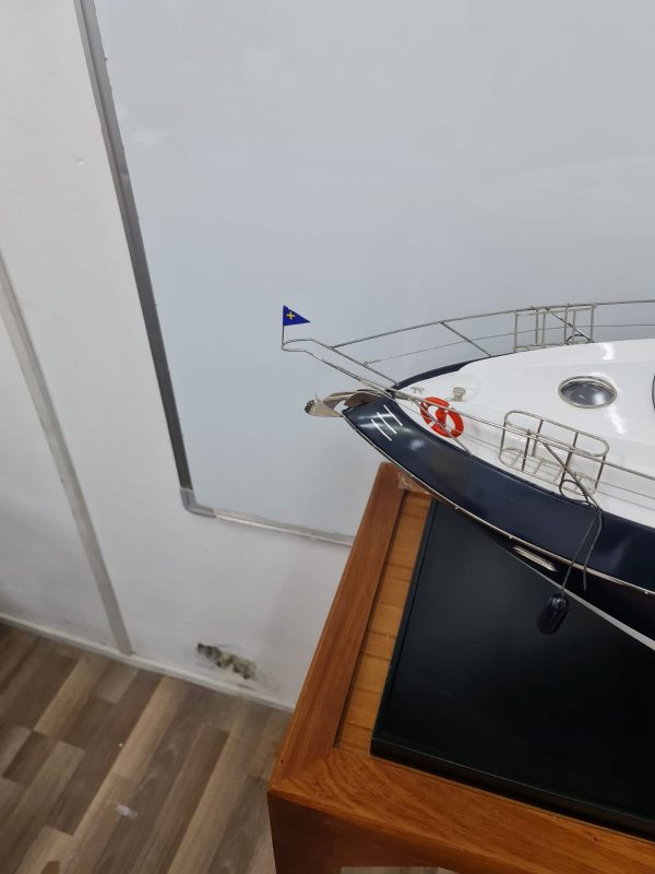 Sunseeker Predator 64 Model Yacht - PSM0037 - Image 19