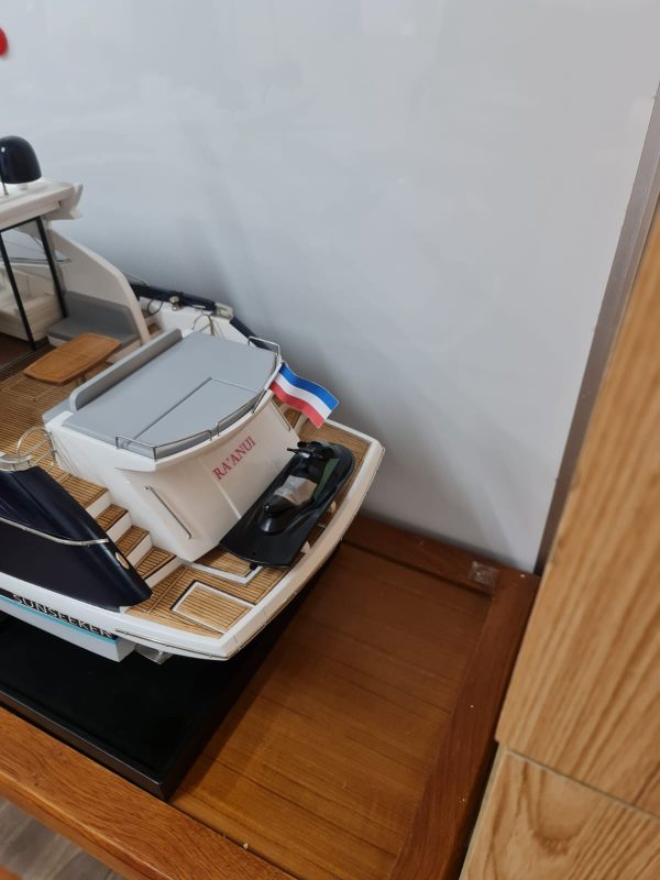 Sunseeker Predator 64 Model Yacht - PSM0037 - Image 21