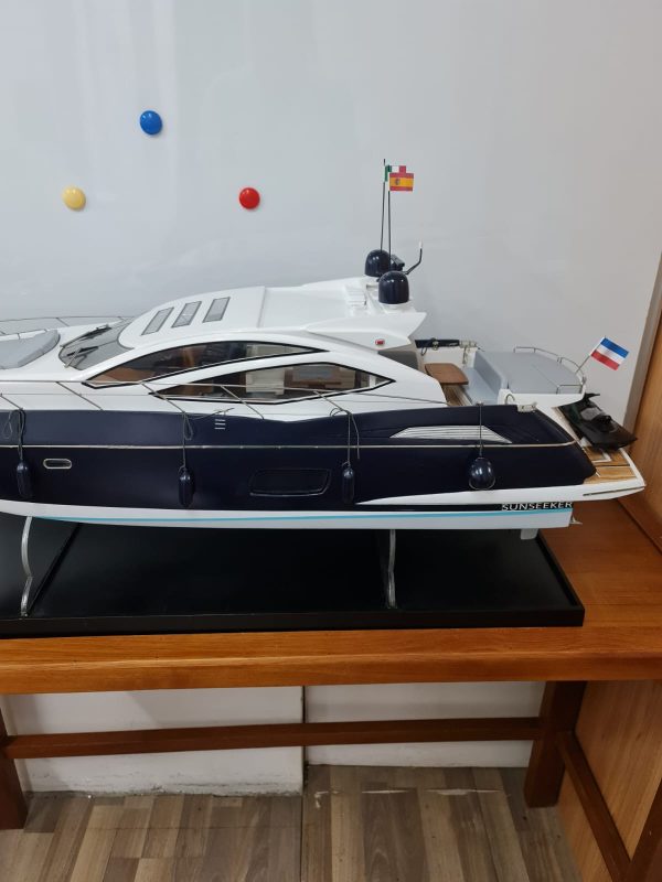 Sunseeker Predator 64 Model Yacht - PSM0037 - Image 22