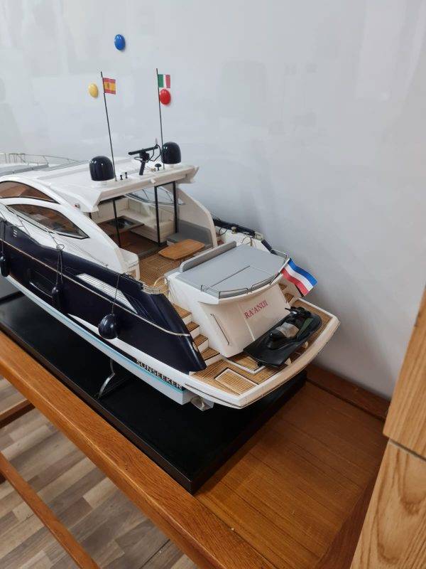 Sunseeker Predator 64 Model Yacht - PSM0037 - Image 23