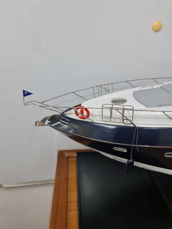 Sunseeker Predator 64 Model Yacht - PSM0037 - Image 4