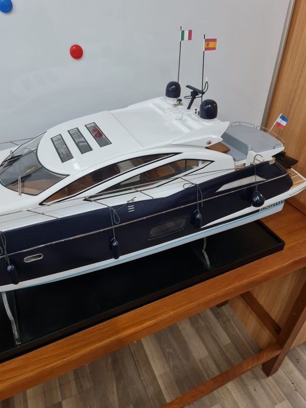 Sunseeker Predator 64 Model Yacht - PSM0037 - Image 5