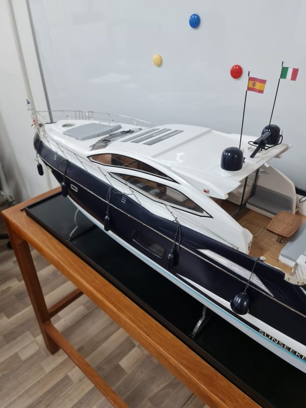 Sunseeker Predator 64 Model Yacht - PSM0037 - Image 6