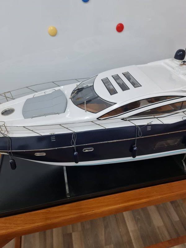 Sunseeker Predator 64 Model Yacht - PSM0037 - Image 7