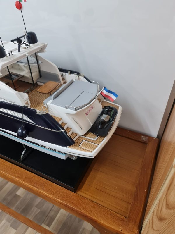 Sunseeker Predator 64 Model Yacht - PSM0037 - Image 8