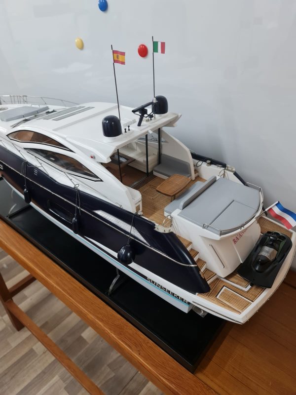 Sunseeker Predator 64 Model Yacht - PSM0037 - Image 9