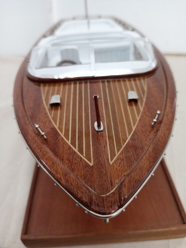 Boesch 710 Model Boat - PSM5432 - Image 4
