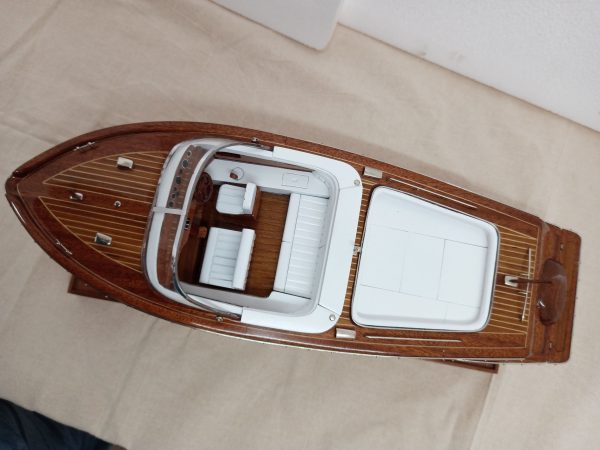 Boesch 710 Model Boat - PSM5432 - Image 5