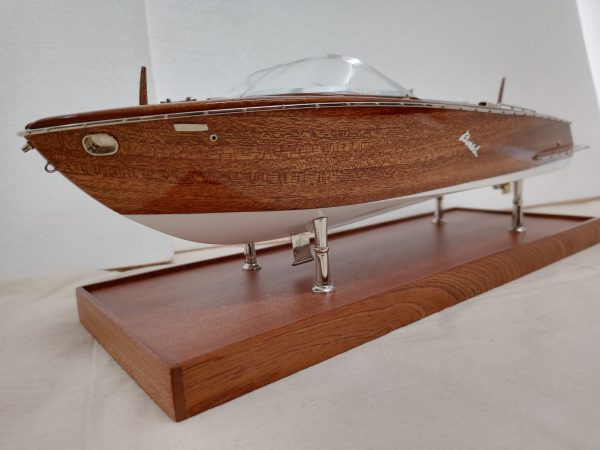 Boesch 710 Model Boat - PSM5432 - Image 7