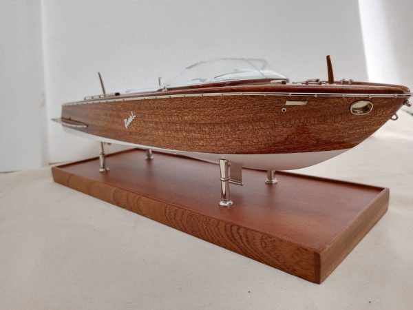 Boesch 710 Model Boat - PSM5432 - Image 8