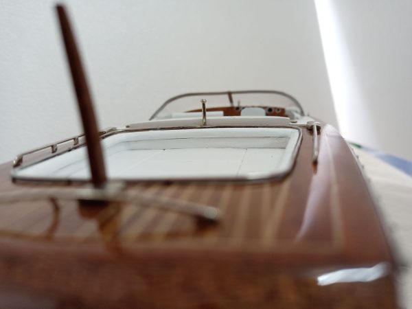 Boesch 710 Model Boat - PSM5432 - Image 9