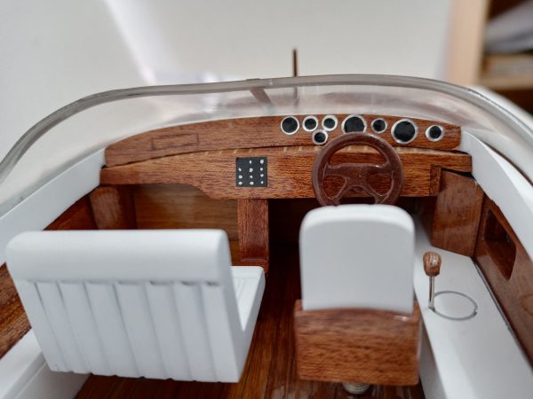 Boesch 710 Model Boat - PSM5432 - Image 10