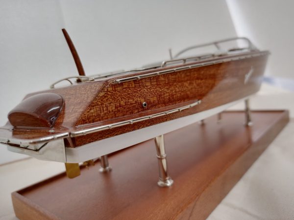 Boesch 710 Model Boat - PSM5432 - Image 11