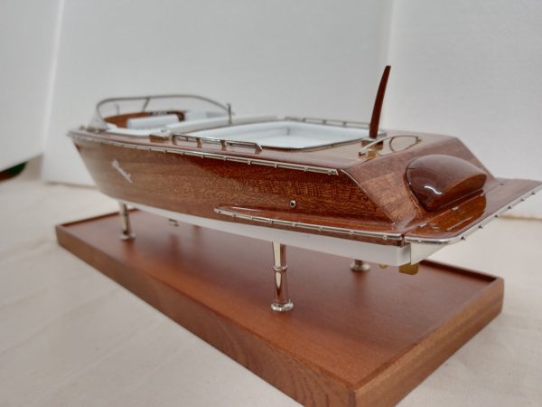 Boesch 710 Model Boat - PSM5432 - Image 12