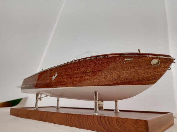 Boesch 710 Model Boat - PSM5432 - Image 14