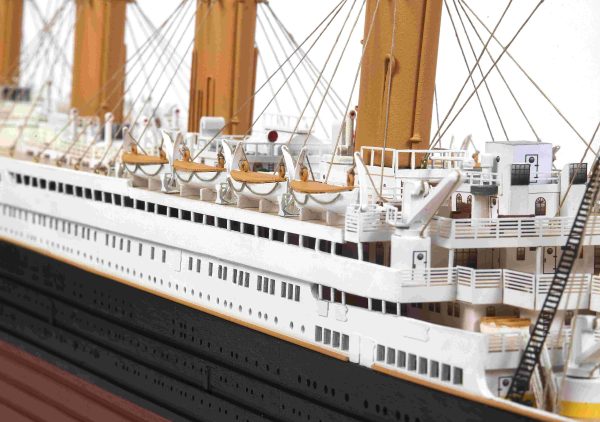 Titanic Model Ship Kit - Occre (14009) - Image 16