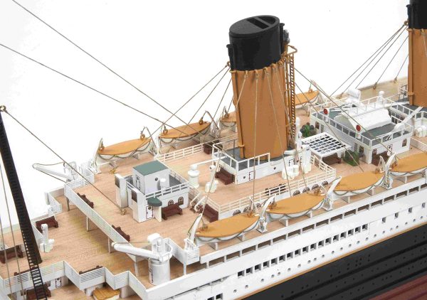 Titanic Model Ship Kit - Occre (14009) - Image 19